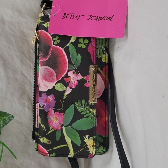 🎄NWT BETSEY JOHNSON PHONE HOLDER🎄 - Picture 2 of 11